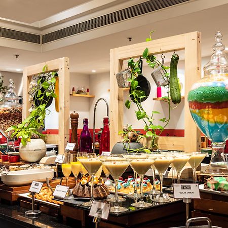 Mercure Hyderabad Kcp Banjara Hills, An Accor Hotel Buitenkant foto A dessert buffet at a hotel in India