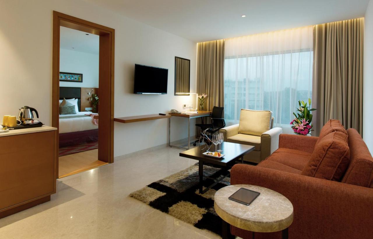 Mercure Hyderabad Kcp Banjara Hills, An Accor Hotel Buitenkant foto Suite room at The Park, New Delhi