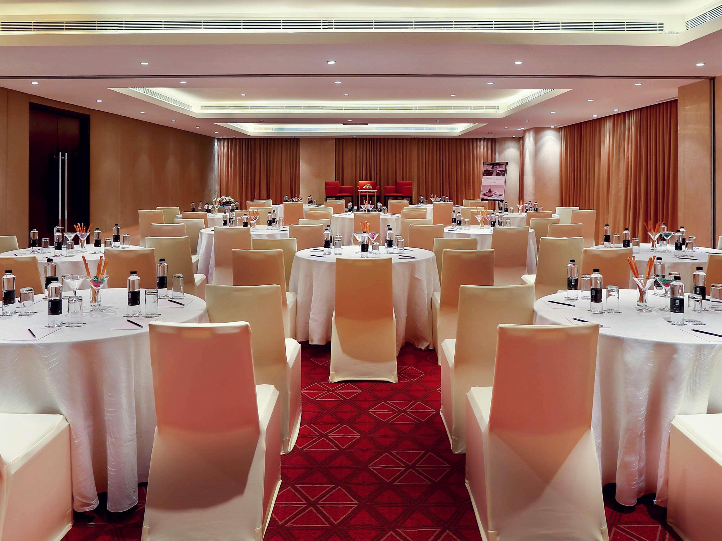 Mercure Hyderabad Kcp Banjara Hills, An Accor Hotel Buitenkant foto Meeting room