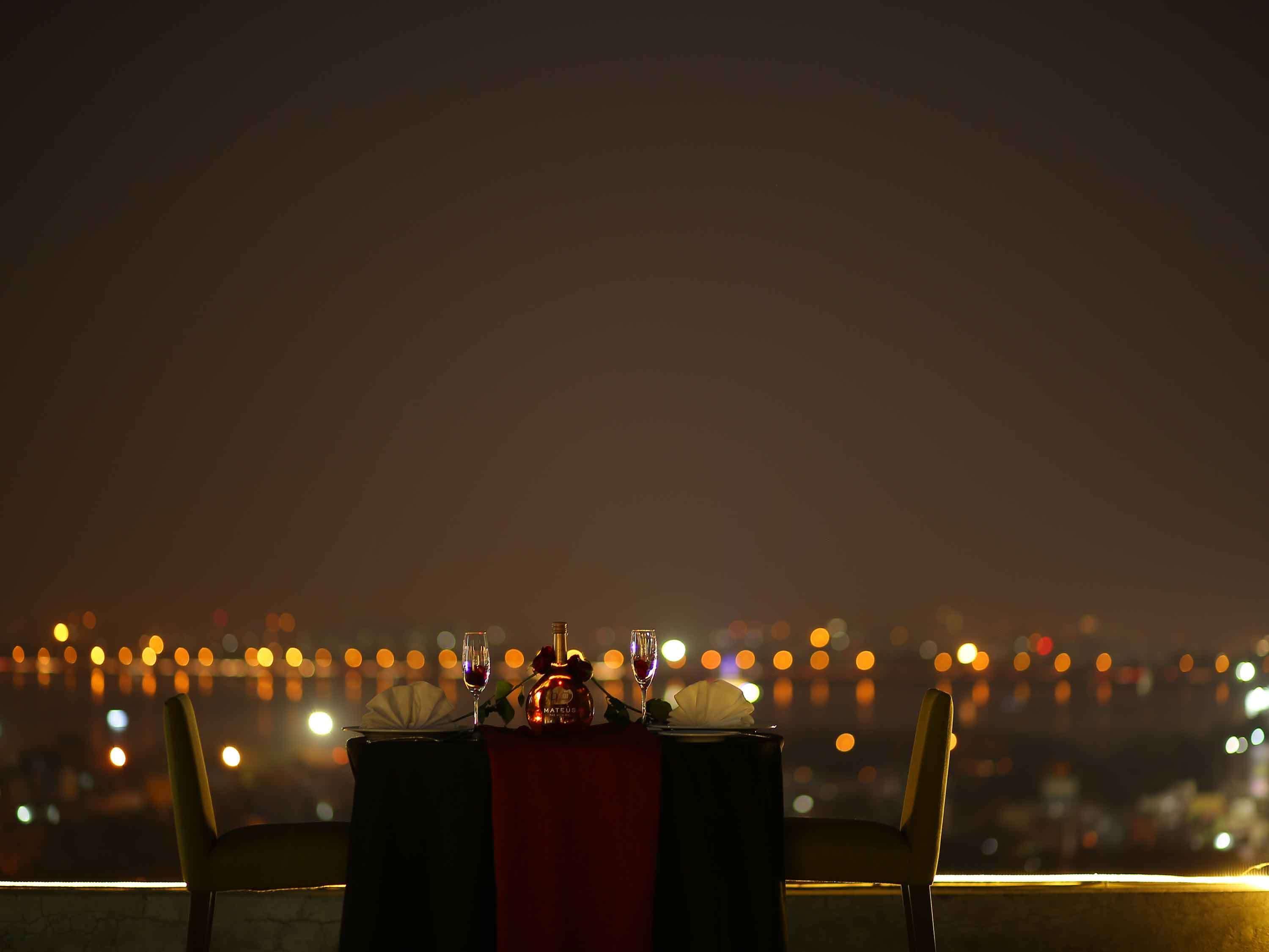 Mercure Hyderabad Kcp Banjara Hills, An Accor Hotel Buitenkant foto A view of the city from the rooftop of the hotel