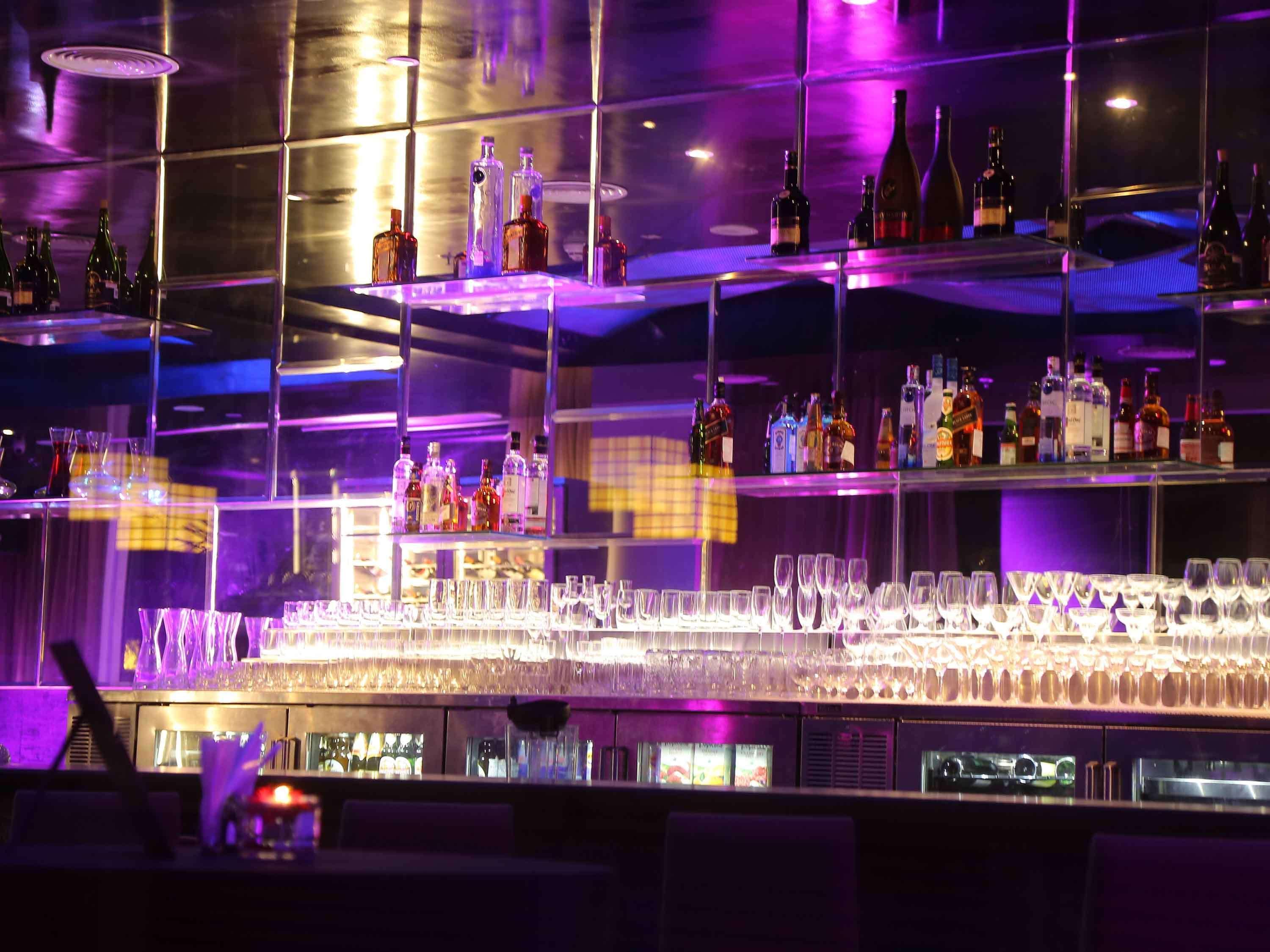 Mercure Hyderabad Kcp Banjara Hills, An Accor Hotel Buitenkant foto The bar at the nightclub