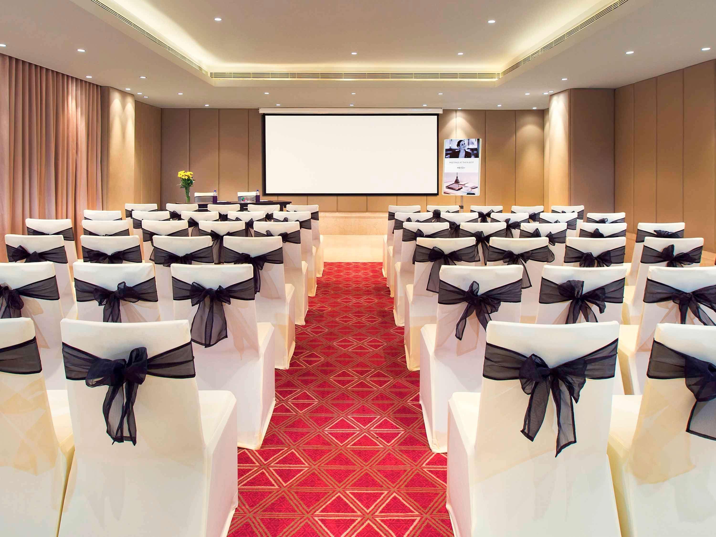 Mercure Hyderabad Kcp Banjara Hills, An Accor Hotel Buitenkant foto Meeting room