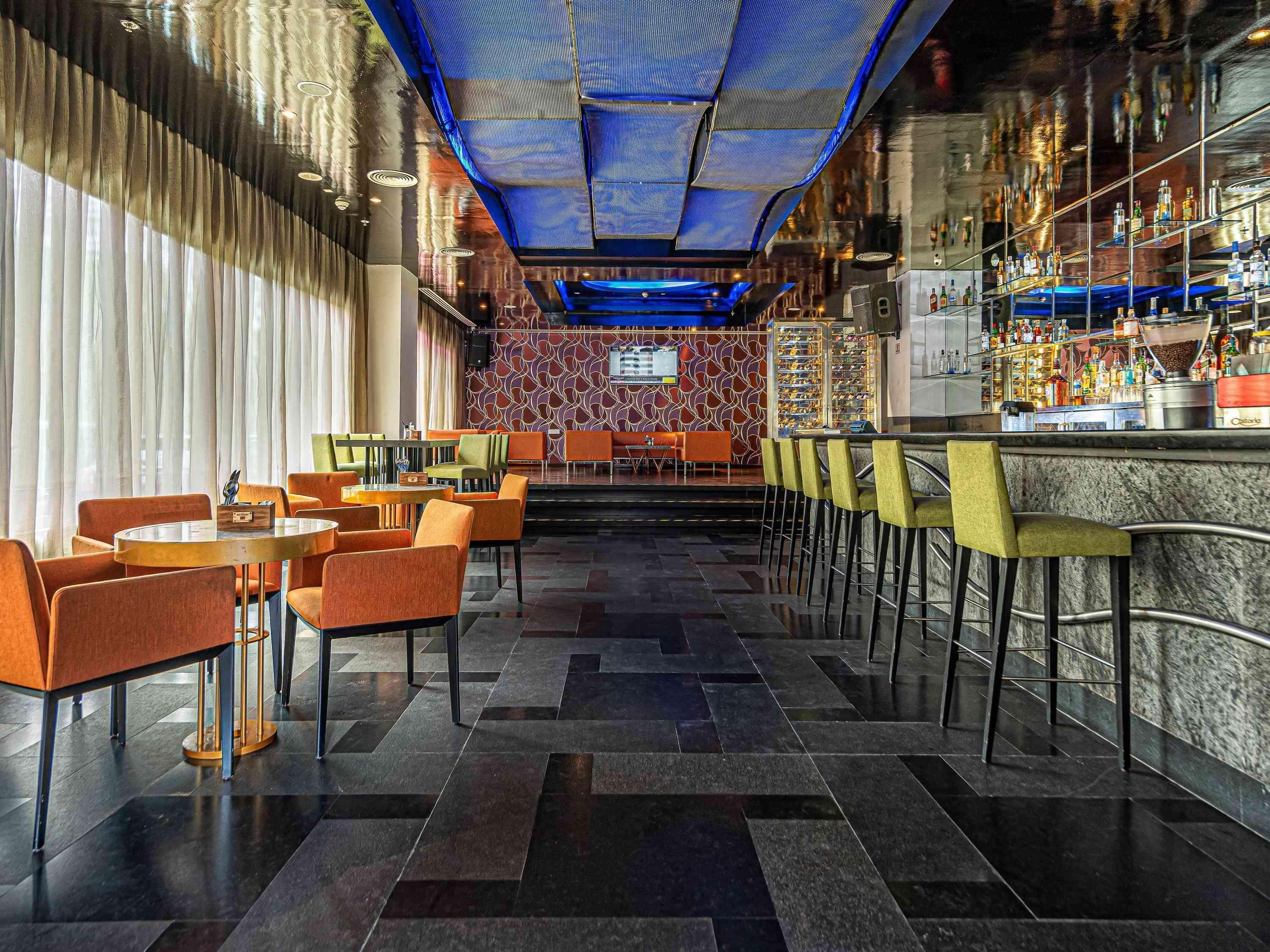 Mercure Hyderabad Kcp Banjara Hills, An Accor Hotel Buitenkant foto The bar at the 101 bar