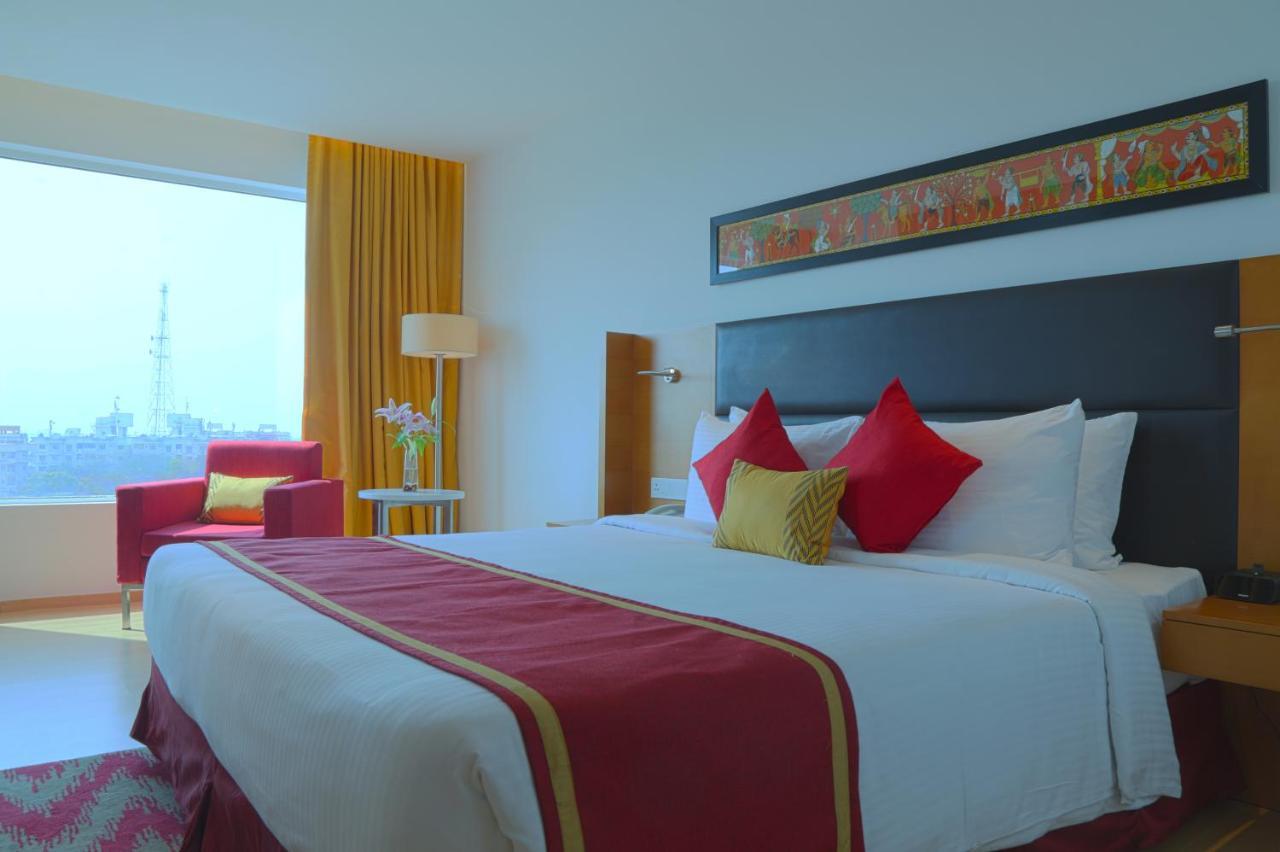 Mercure Hyderabad Kcp Banjara Hills, An Accor Hotel Buitenkant foto A room at the hotel