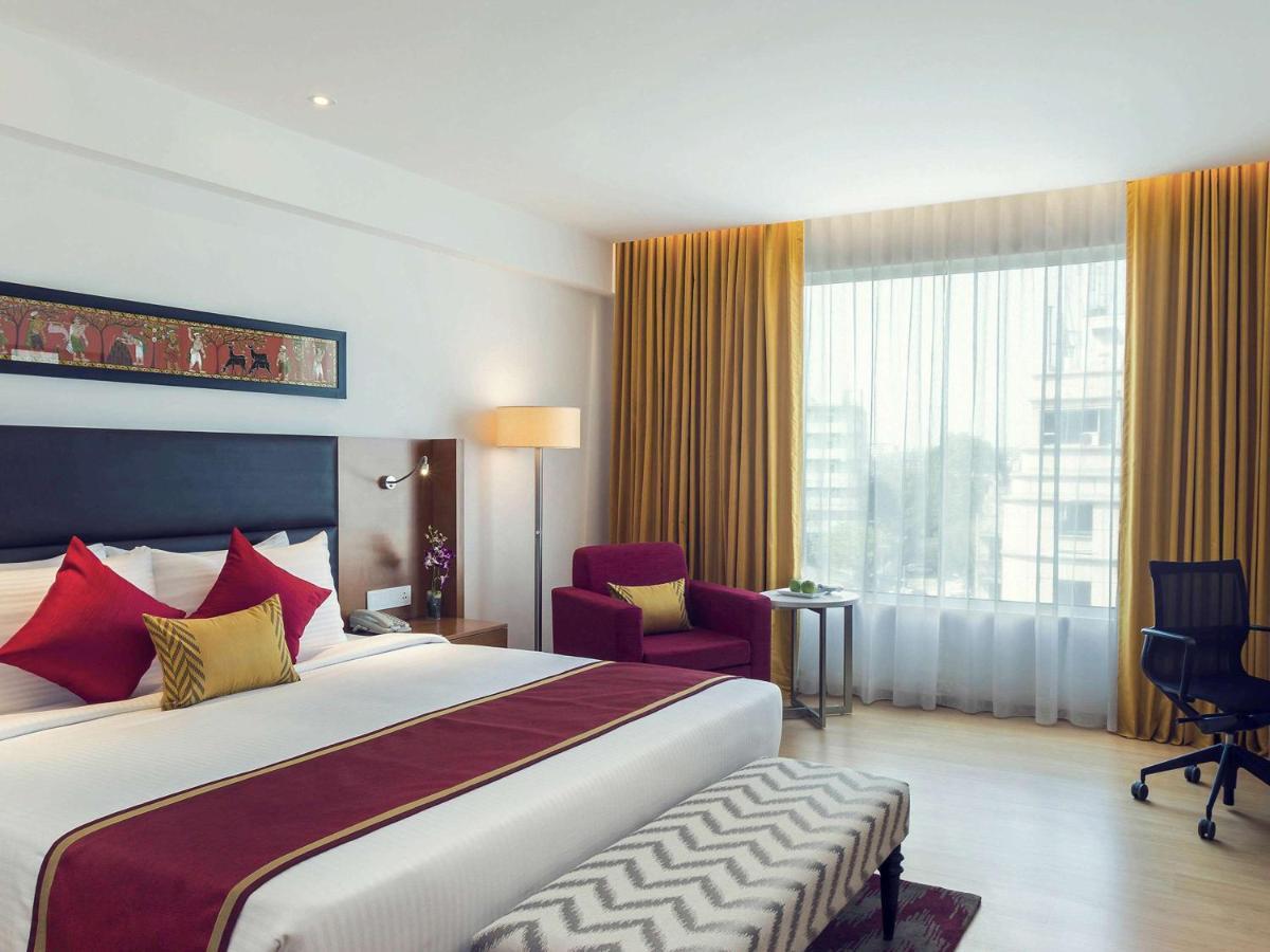 Mercure Hyderabad Kcp Banjara Hills, An Accor Hotel Buitenkant foto A room at the hotel